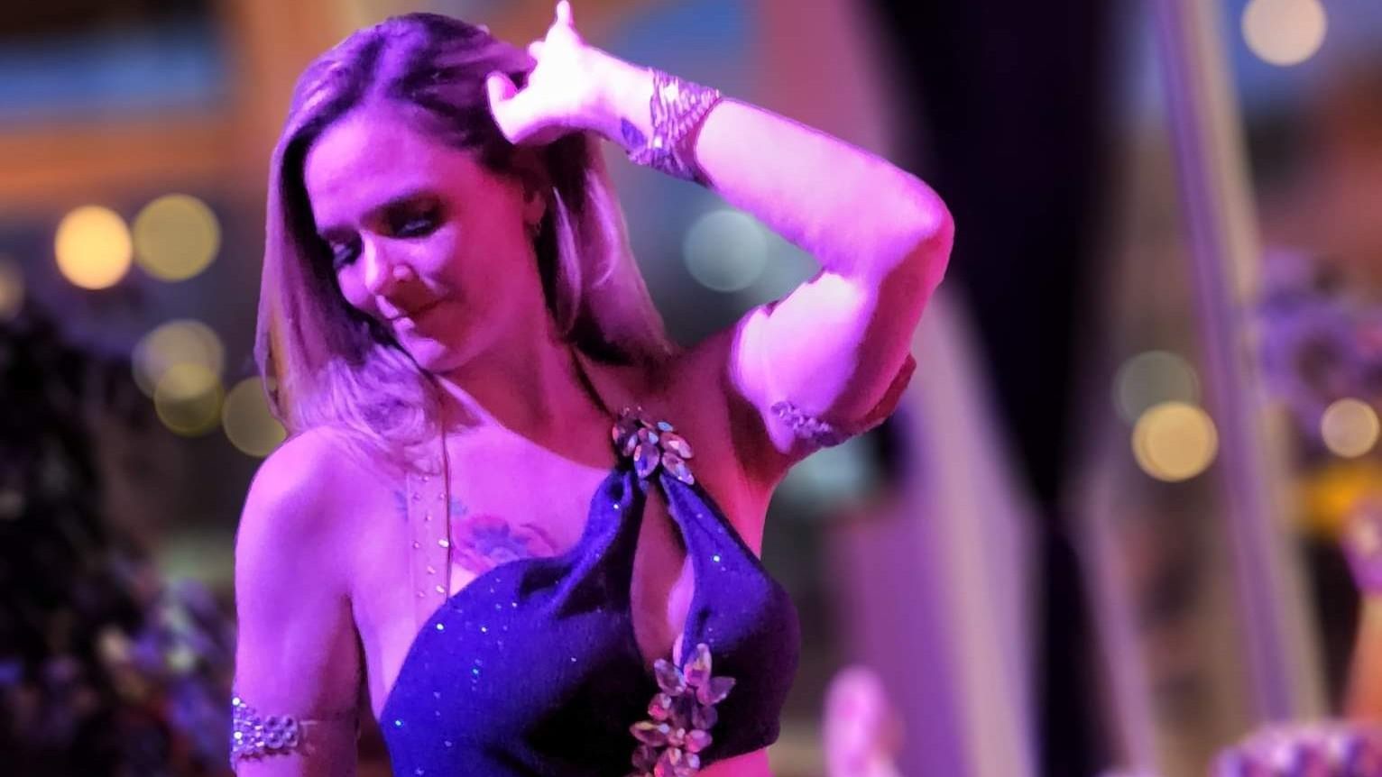 Spectacle de danse orientale à la Croisée des Chemins, à Chambly.